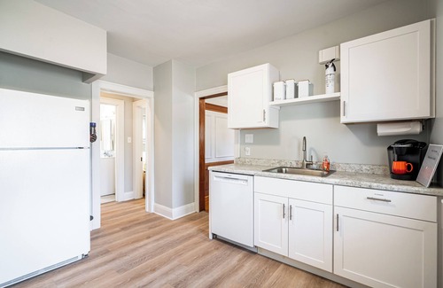West Allis Apartment | Charming 2-bedroom apartment with AC, WiFi in fantastic West Allis