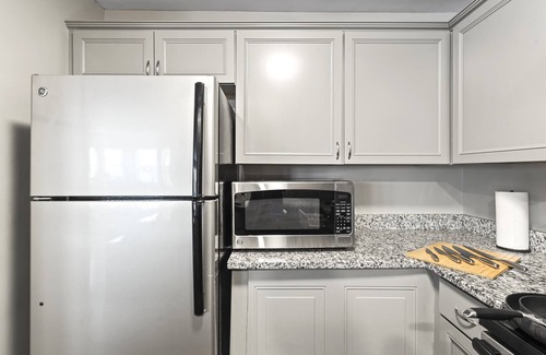 Fourth Ward Apartment | Charming 2-bedroom apartment with free parking & patio In uptown Charlotte
