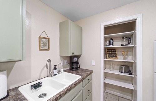 Tri-Cities Apartment | Charming 2-bedroom apartment in Central Kennewick with WiFi, AC, Fully Furnished