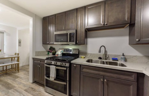 City Heights Apartment | Charming 2-bedroom apartment in Central San Diego with AC!