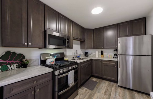 City Heights Apartment | Charming 2-bedroom apartment in Central San Diego with AC!
