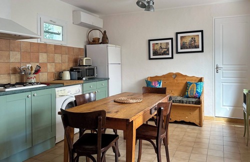 Velleron Apartment | Charming 2-bedroom apartment with, pool, wifi, AC near L'isle sur la Sorgue