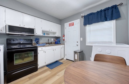 Columbus Apartment | Charming 2-bedroom apartment with AC, WiFi in brilliant Columbus