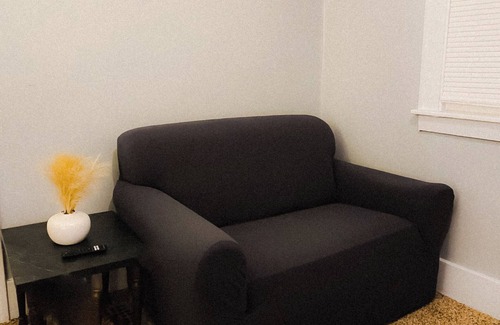 Dearborn Apartment | Charming 2-bedroom apartment in delightful Dearborn - no kitchen and no shower