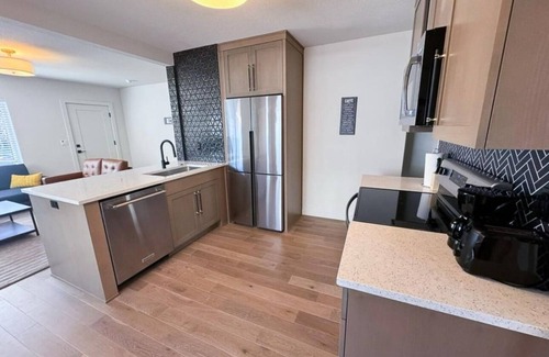 Overlook Apartment | Charming 2-bedroom apartment with WiFi, AC in fabulous Portland
