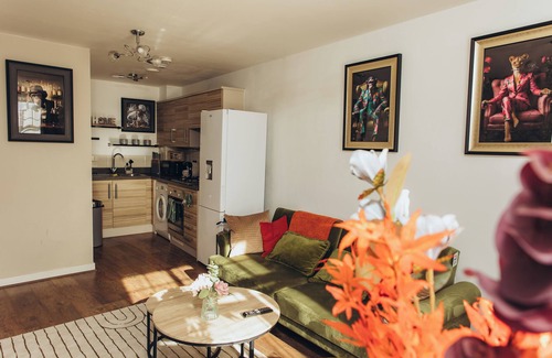 Bromley Common and Keston Apartment | Charming 2-bedroom apartment in delightful Bromley with WiFi