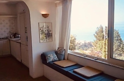 Tropea Apartment | Charming 2-bedroom apartment in delightful Tropea with WiFi