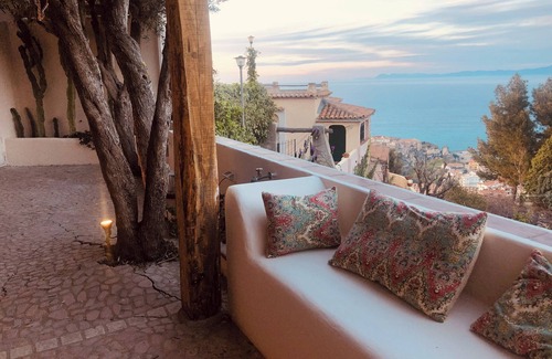 Tropea Apartment | Charming 2-bedroom apartment in delightful Tropea with WiFi