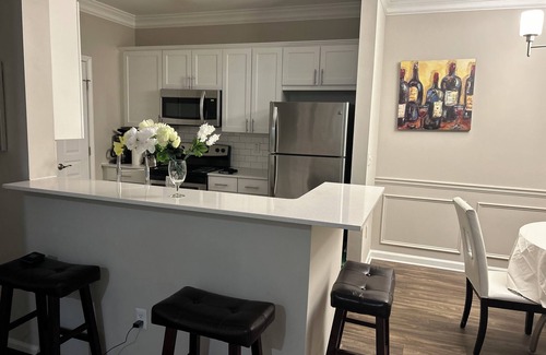 Lindridge-Martin Manor Apartment | Charming 2-bedroom apartment in Buckhead ! Very safe location, free parking n