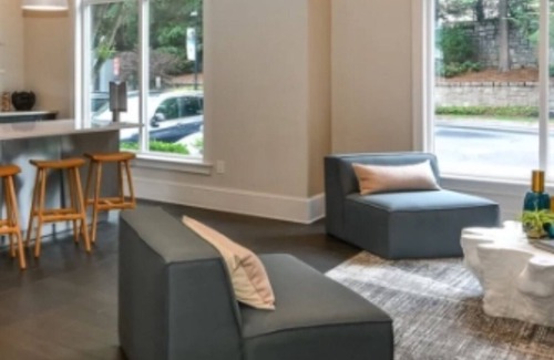 Lindridge-Martin Manor Apartment | Charming 2-bedroom apartment in Buckhead ! Very safe location, free parking n