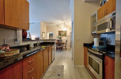 Lantana Apartment | Charming 2-bedroom apartment with AC, fitness room in brilliant Lantana