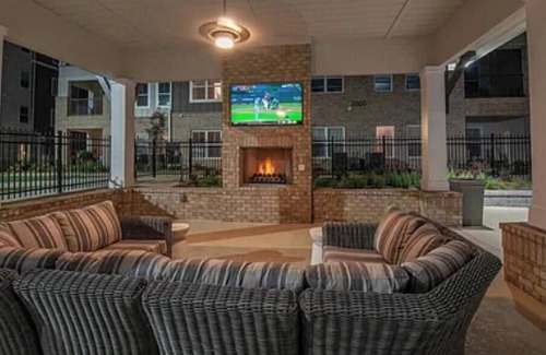 Madison Apartment | Charming 2-bedroom apartment with WiFi, AC in lovely Madison