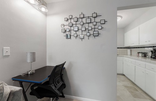 South Westside Apartment | Charming 2-bedroom apartment with WiFi, AC in Olympia