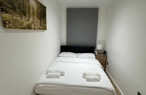 Somers Town Apartment | Charming 2-bedroom apartment in enchanting London with AC HW5