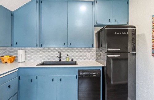 Eureka Apartment | Charming 2-bedroom apartment in convenient neighborhood in Eureka