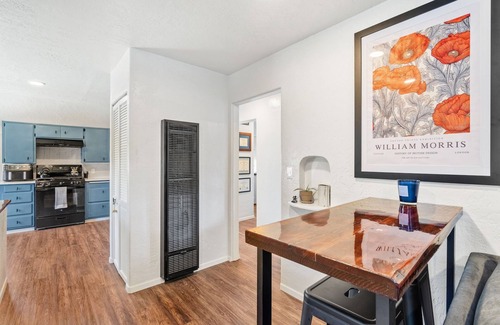 Eureka Apartment | Charming 2-bedroom apartment in convenient neighborhood in Eureka