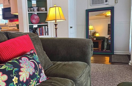 Fenton Apartment | Charming 2-bedroom apartment with AC, Wi-Fi near Fenton, Michigan.