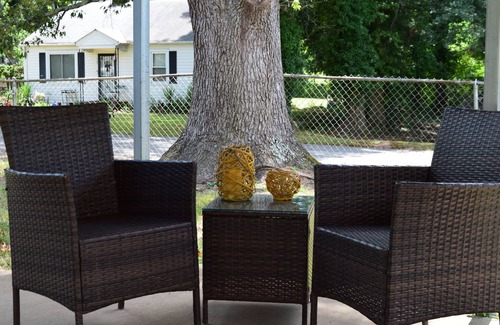 Parker House | Charming 2-bedroom bungalow in lovely Greenville, Downtown