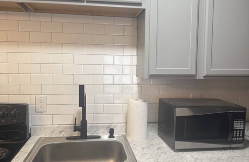Decatur House | Charming 2 bedroom basement in lovely Stonecrest with AC, WiFi