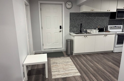Northwest Edmonton House | Charming 2-bedroom basement unit in Edmonton with WiFi and AC in suit