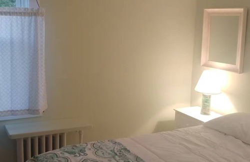 Fifth Ward Bed & Breakfast | Charming 2-bedroom bed & breakfast with AC, WiFi in serene Newport