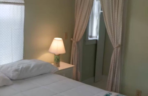 Fifth Ward Bed & Breakfast | Charming 2-bedroom bed & breakfast with AC, WiFi in serene Newport