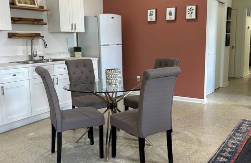 Albany Apartment | Charming 2-bedroom Boho style apartment with AC, WiFi in cool Albany