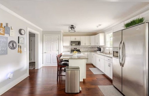Talladega House | Charming 2-Bedroom Bungalow in Talladega w/WiFi, Huge Outdoor Space & Fire pit