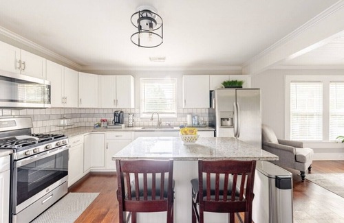 Talladega House | Charming 2-Bedroom Bungalow in Talladega w/WiFi, Huge Outdoor Space & Fire pit