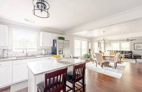 Talladega House | Charming 2-Bedroom Bungalow in Talladega w/WiFi, Huge Outdoor Space & Fire pit