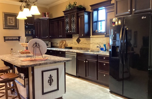 Hobbs House | Charming 2-bedroom building in Hobbs with WiFi and AC
