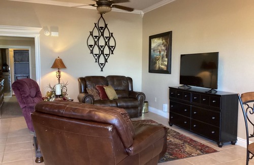 Hobbs House | Charming 2-bedroom building in Hobbs with WiFi and AC