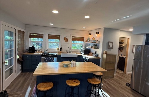 Dodge House | Charming 2-bedroom bungalow on Beaver Dam Lake