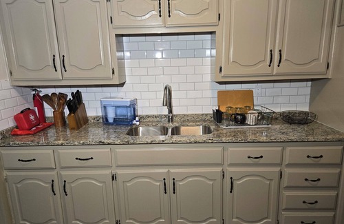 Oak Cliff House | Charming 2-bedroom bungalow with fast WiFi and near Bishop Arts