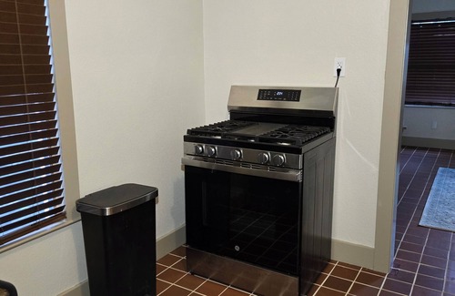 Oak Cliff House | Charming 2-bedroom bungalow with fast WiFi and near Bishop Arts