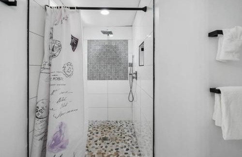 Atlanta House | Charming 2 Bedroom Bungalow with wifi and AC in lovely Atlanta