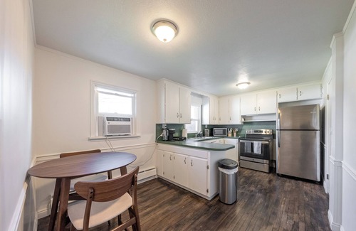 Logan House | Charming 2-bedroom bungalow in Logan with FAST WiFi. Enjoy your stay