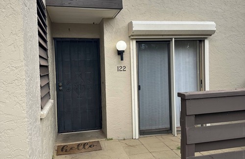 Villas Condo | Charming 2-bedroom condo in fabulous Fort Myers. Close stores and restaurants.