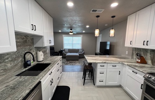 Como Condo | Charming 2-bedroom condo with AC and WiFi in phenomenal Fort Worth!
