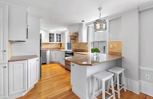 Marblehead Condo | Charming 2-bedroom condo with parking in Old Town Marblehead, minutes to Salem