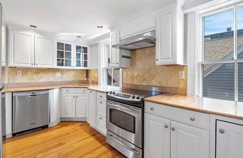 Marblehead Condo | Charming 2-bedroom condo with parking in Old Town Marblehead, minutes to Salem
