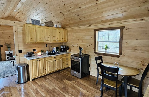 Winterport Cabin | Charming 2-bedroom cabin in delightful Winterport with WiFi, AC