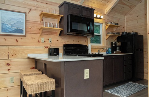 Morganton Cabin | Charming 2-bedroom cabin in lovely Morganton with AC
