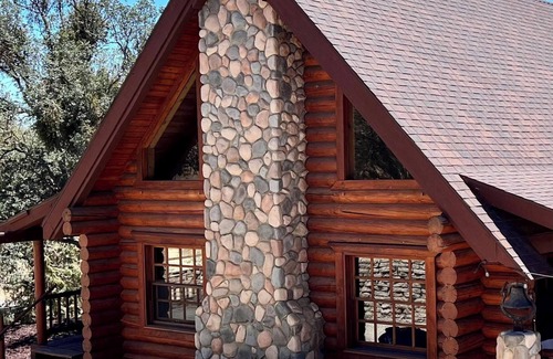 Stallion Springs Cabin | Charming 2-bedroom cabin with WiFi, AC in brilliant Tehachapi