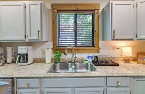 Lackawaxen Cabin | Charming 2-bedroom cabin in brilliant Masthope with pools & skiing minutes away!