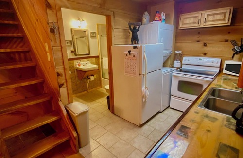 Townsend Cabin | Charming 2-bedroom cabin in delightful Townsend with all the necessary amenities