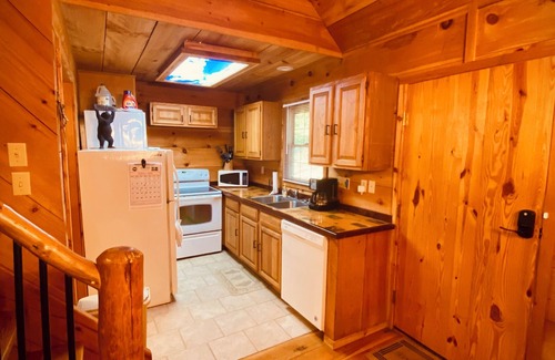 Townsend Cabin | Charming 2-bedroom cabin in delightful Townsend with all the necessary amenities