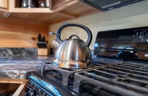 Westport Cabin | Charming 2-bedroom cabin with Hot Tub, Wi-Fi, AC in Westport