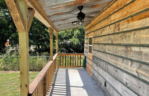 Wanette Cabin | Charming 2-bedroom cabin with AC and WiFi in serene Wanette