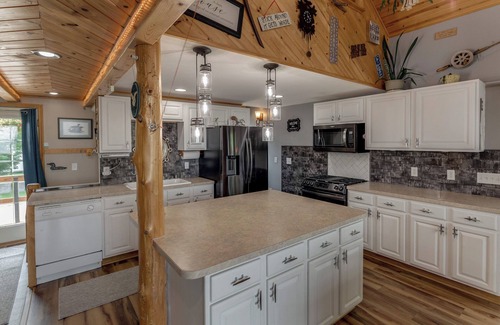 Whipholt Cabin | Charming 2-bedroom Cabin in Walker on Leech Lake, Fitness Room, Dock and lift